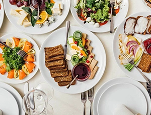 disposable serving platters with lids